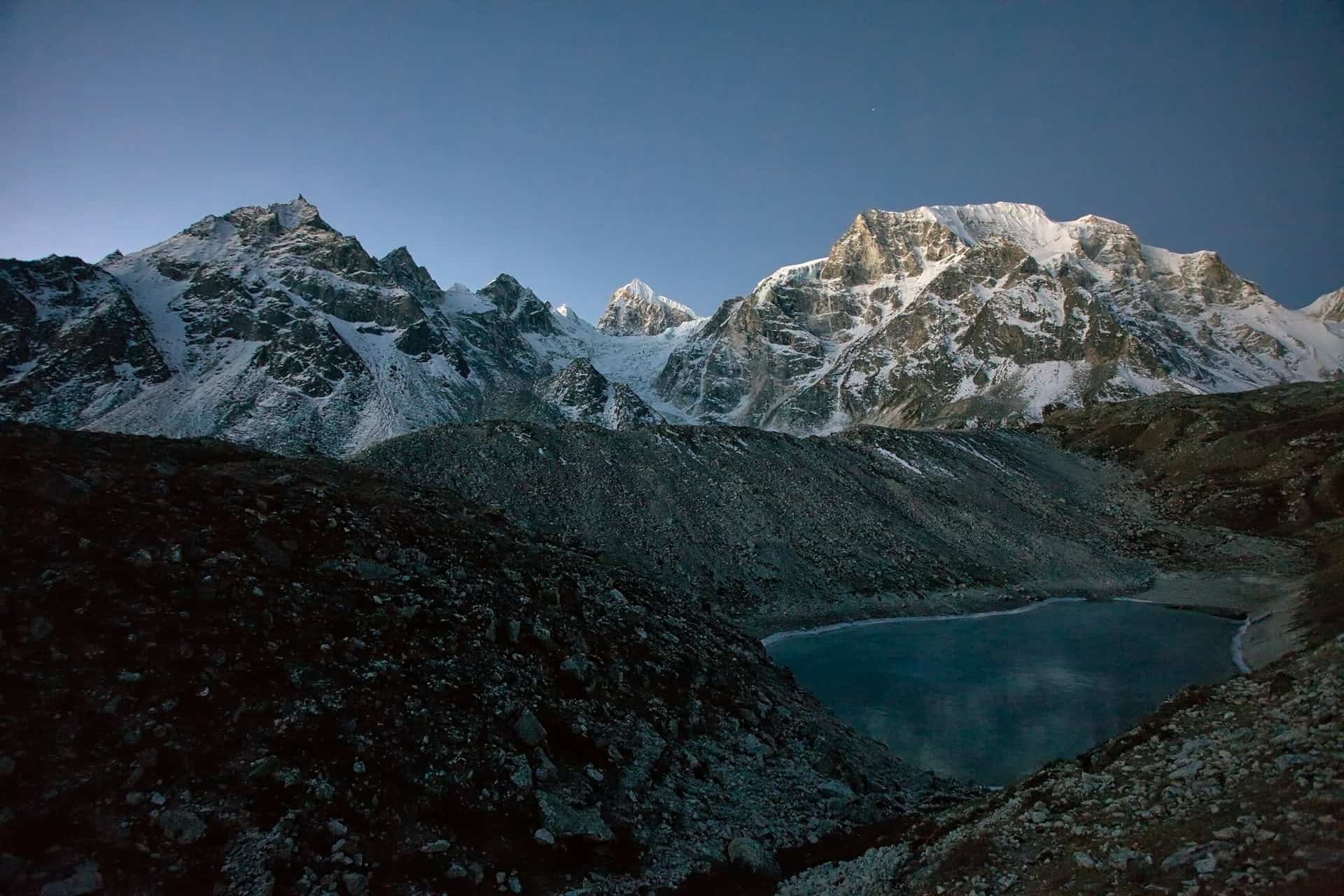 Tranquil Lake with Majestic Mountain Backdrop